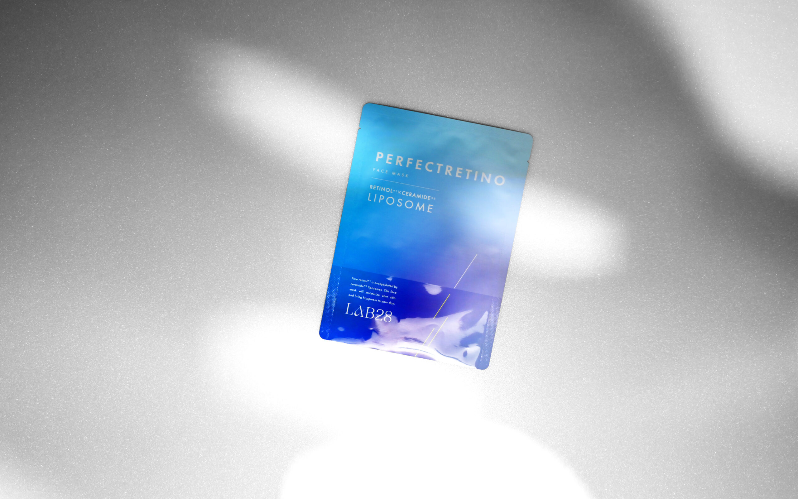 山荷葉(サンカヨウ)から加工された
100%植物由来セルロース繊維を使用